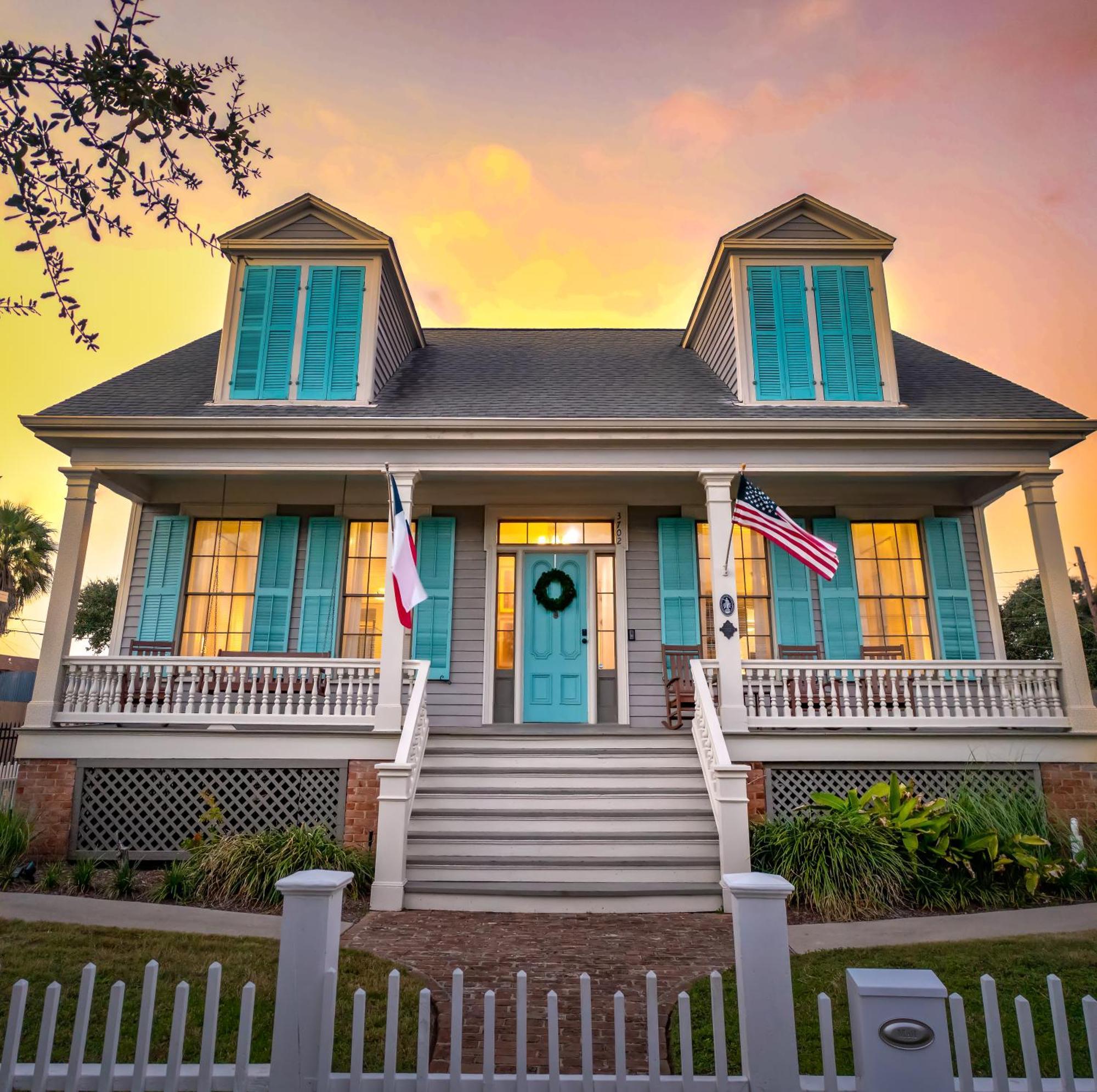 Villa Historic 1871 Coastal Breeze With Heated Pool - Restoring Galveston Exterior foto