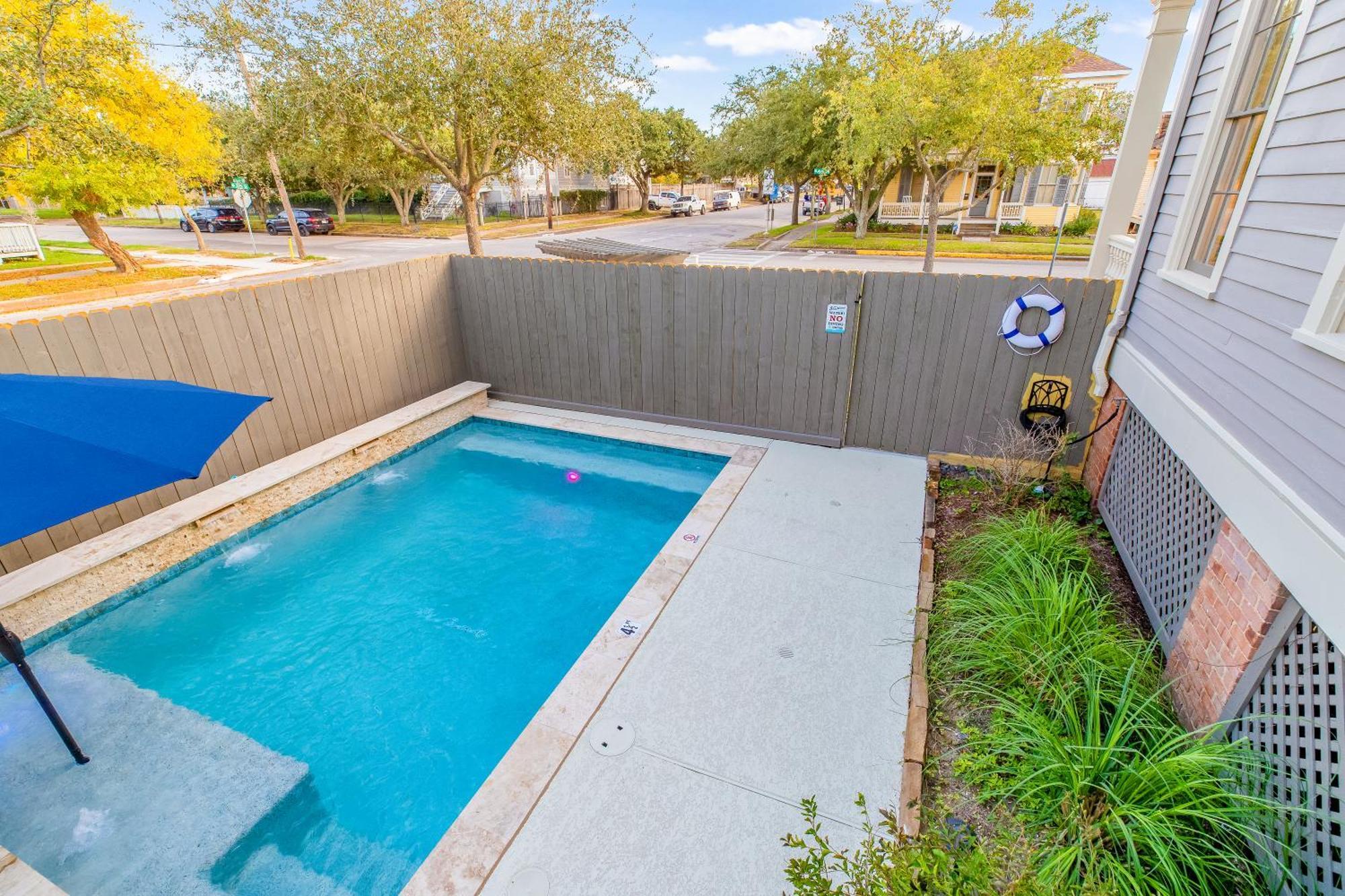 Villa Historic 1871 Coastal Breeze With Heated Pool - Restoring Galveston Exterior foto