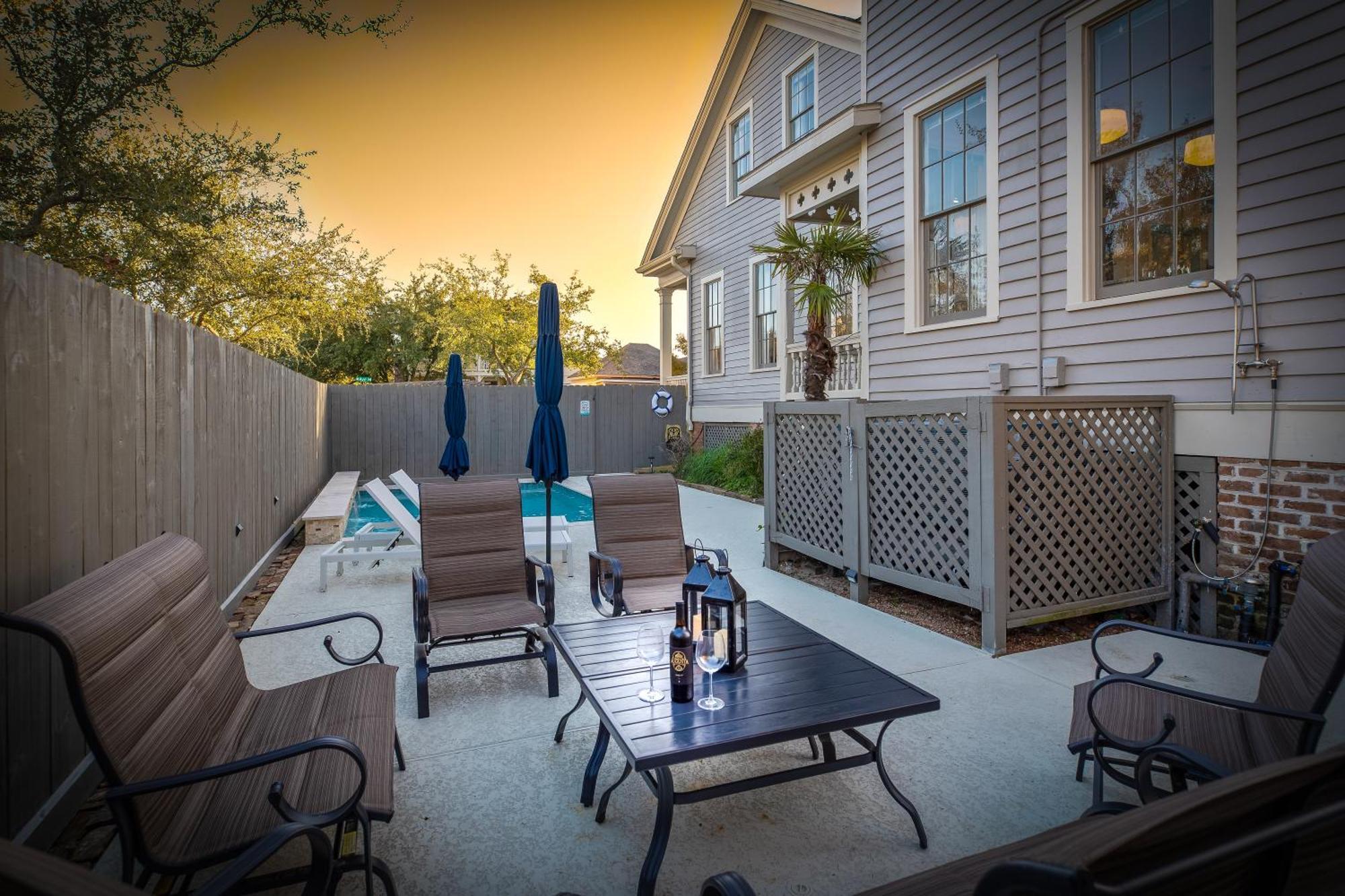 Villa Historic 1871 Coastal Breeze With Heated Pool - Restoring Galveston Exterior foto
