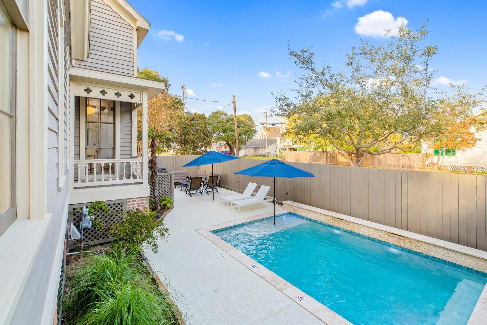 Villa Historic 1871 Coastal Breeze With Heated Pool - Restoring Galveston Exterior foto